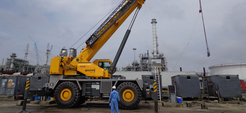 Heavy-lift crane operations